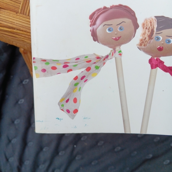 Women are scary Book - Picture 5 of 5